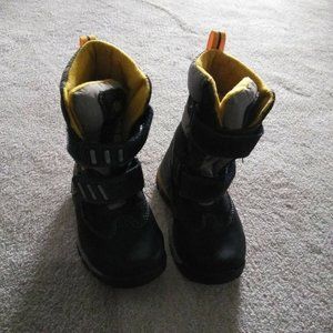 Toddler boy's Timberland Polar Cave snow boots size 6.5